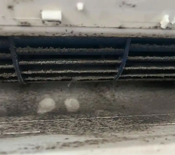 双峰空调吹的风有股烧焦味是怎么回事